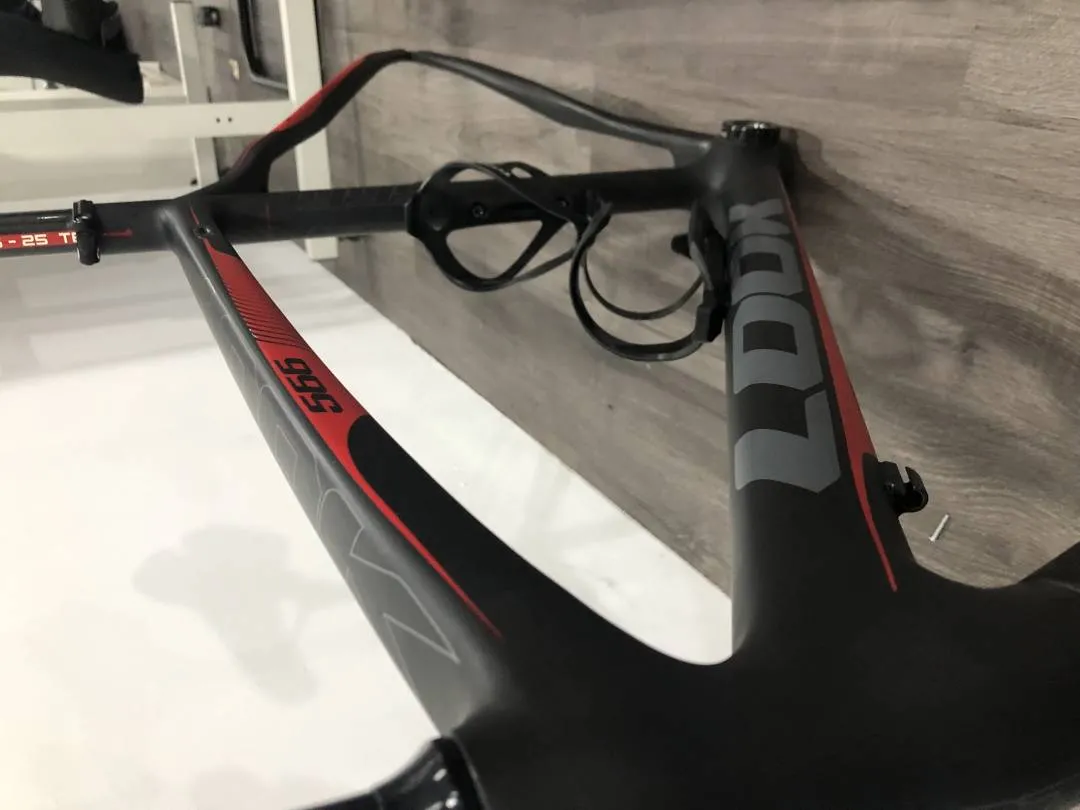 Look 566 frameset with 3T seatpost &amp; Specialized saddle