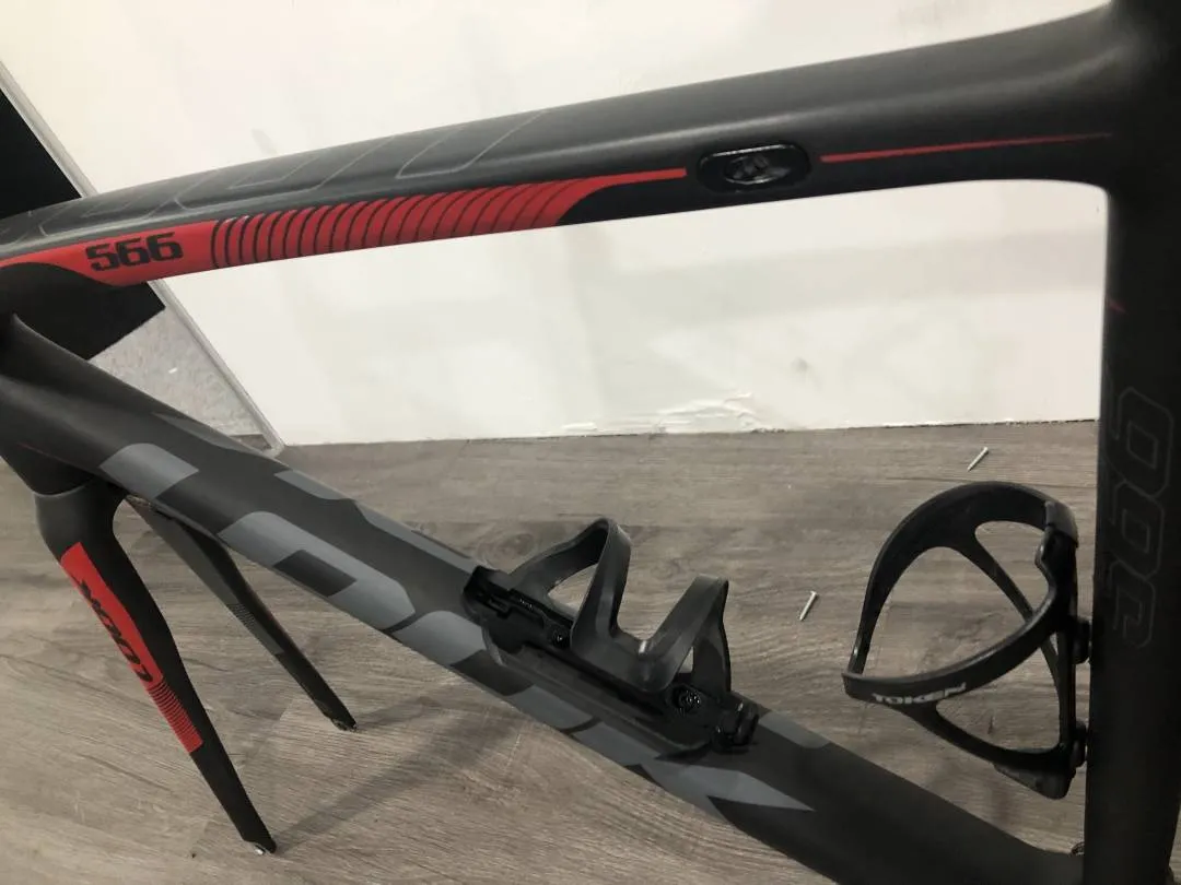 Look 566 frameset with 3T seatpost &amp; Specialized saddle