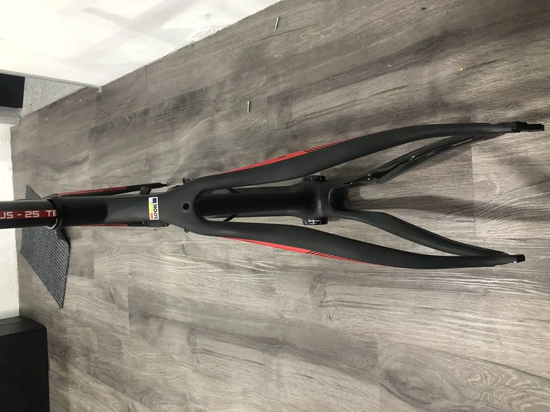 Look 566 frameset with 3T seatpost &amp; Specialized saddle