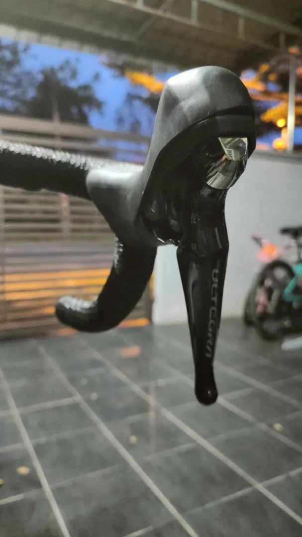 Twitter R10 Carbon