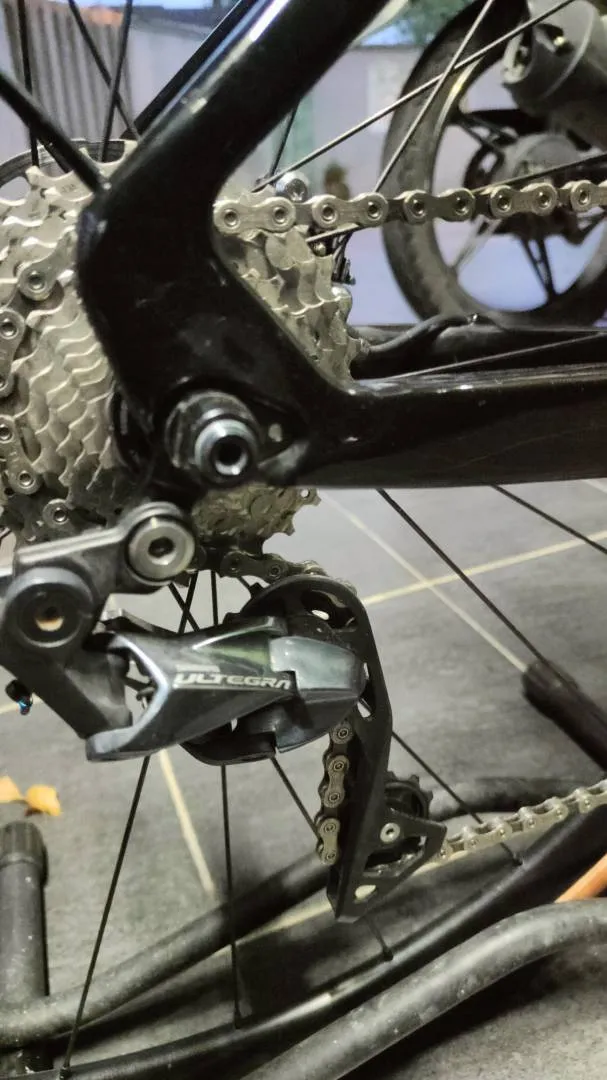 Twitter R10 Carbon