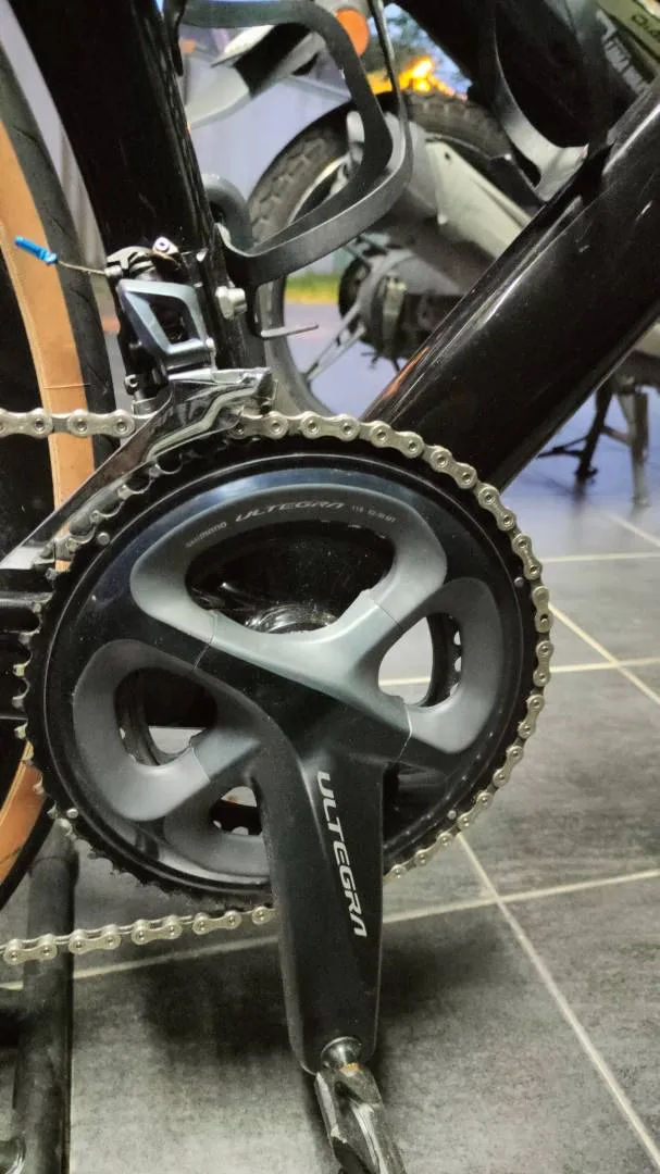 Twitter R10 Carbon