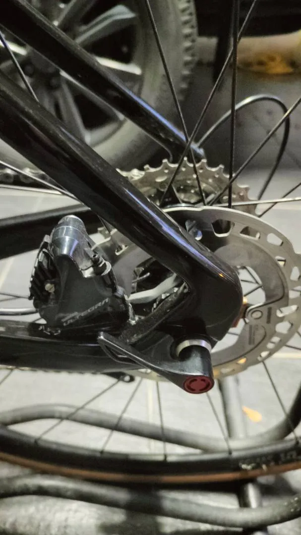 Twitter R10 Carbon