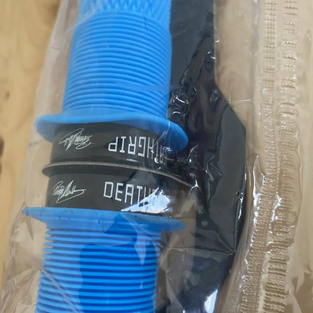 DMR DEATHGRIP red &amp; blue grips