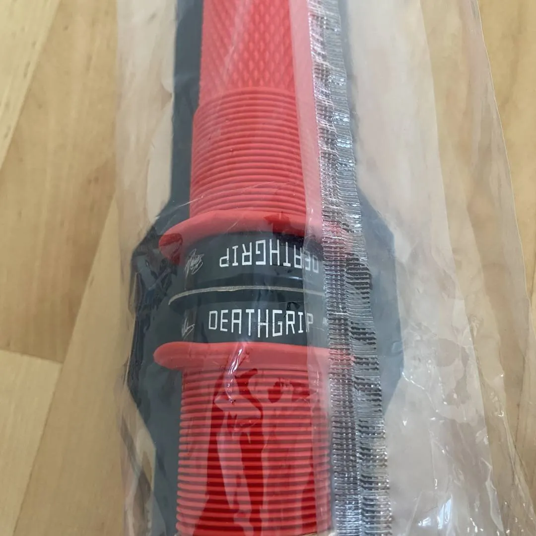 DMR DEATHGRIP red &amp; blue grips