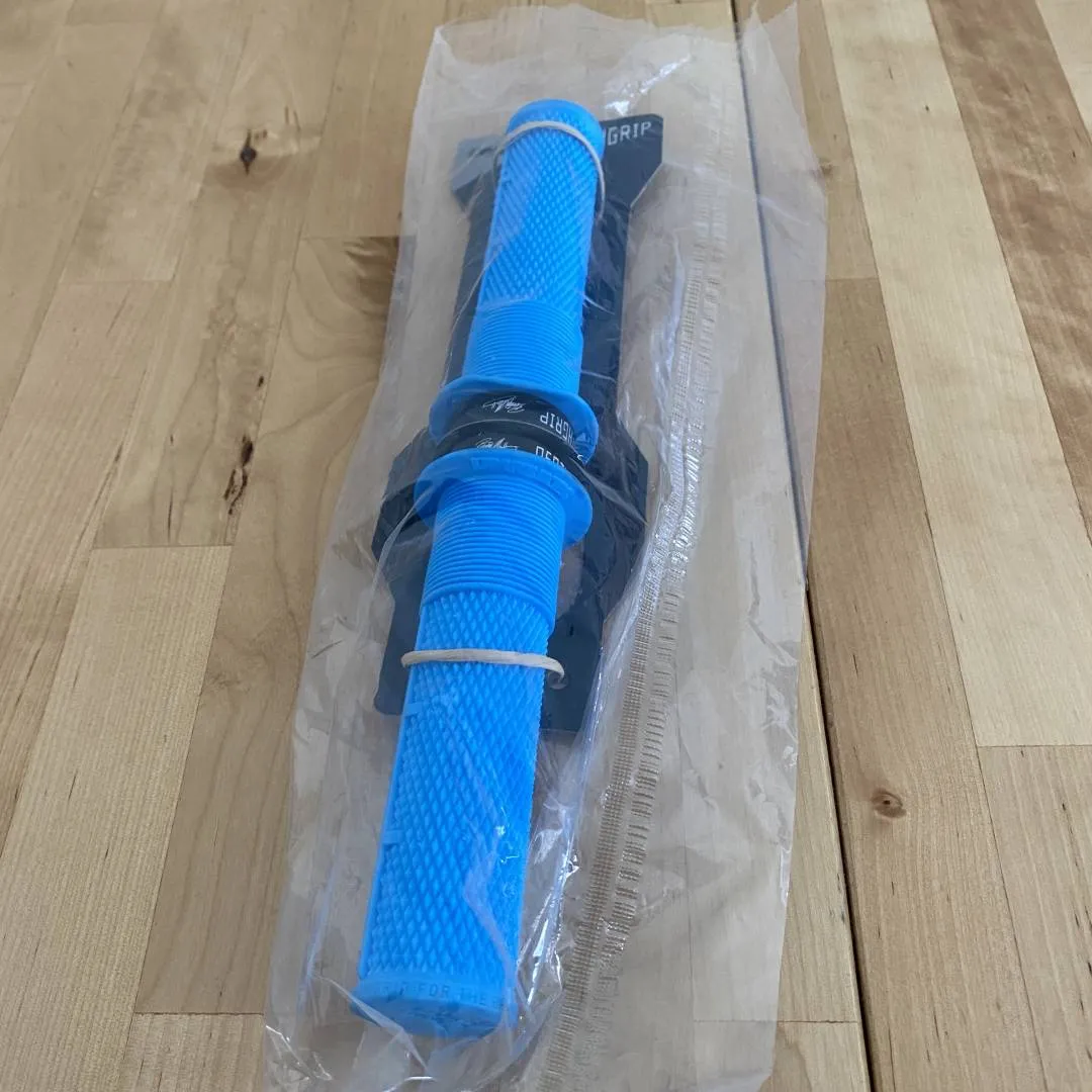 DMR DEATHGRIP red &amp; blue grips