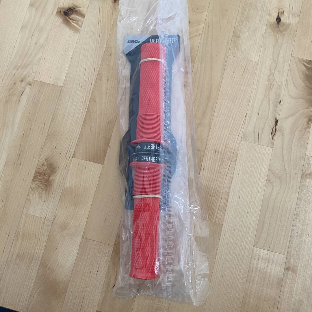 DMR DEATHGRIP red &amp; blue grips