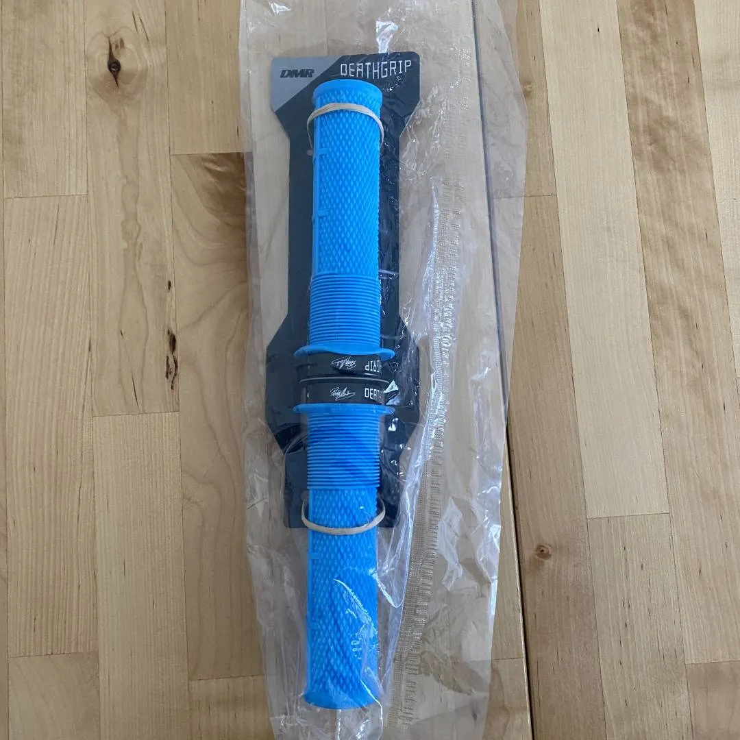 DMR DEATHGRIP red &amp; blue grips