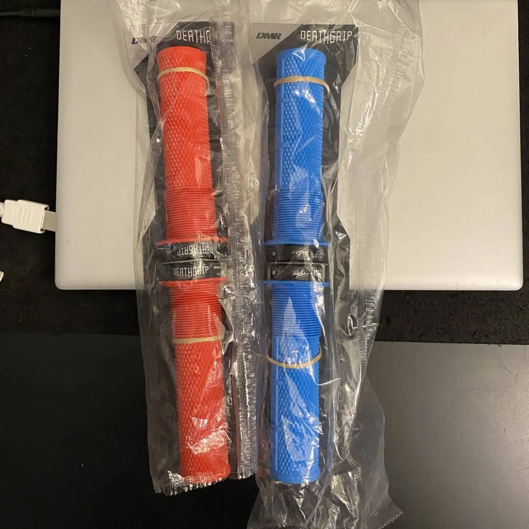 DMR DEATHGRIP red &amp; blue grips