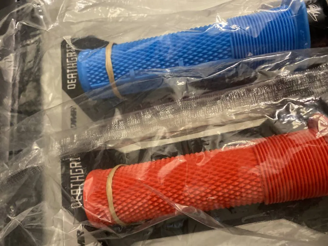 DMR DEATHGRIP red &amp; blue grips