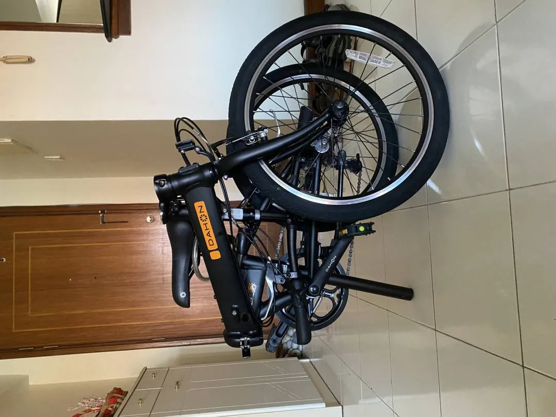 2022 Dahon Hit foldable bike, only used twice!