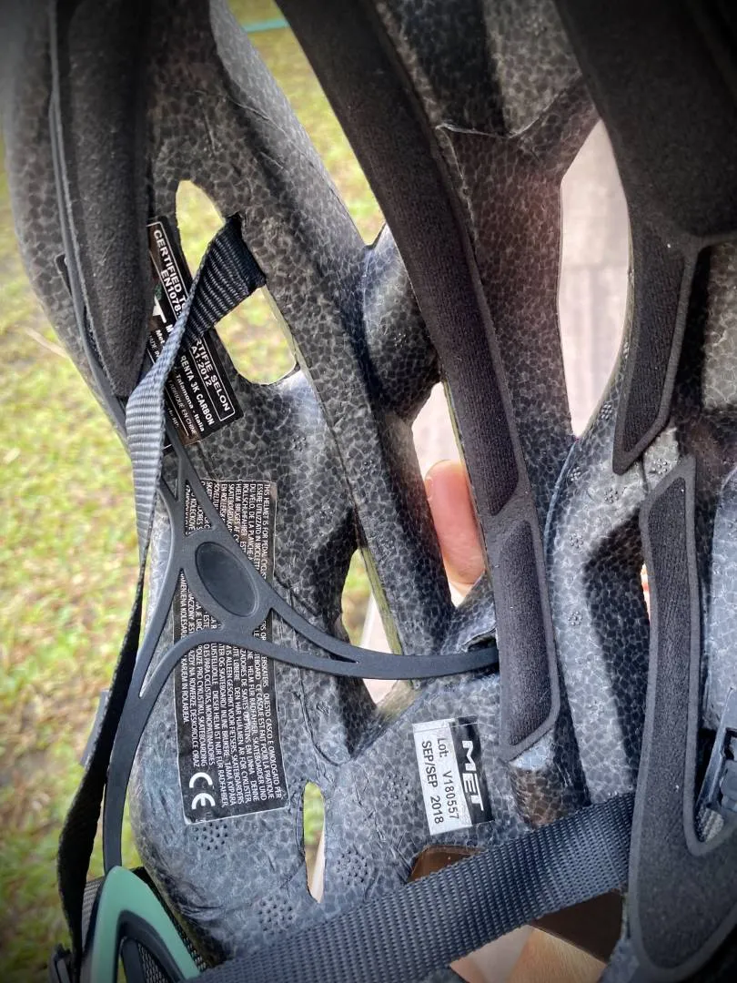 MET Trenta 3K Carbon Helmet (top model)