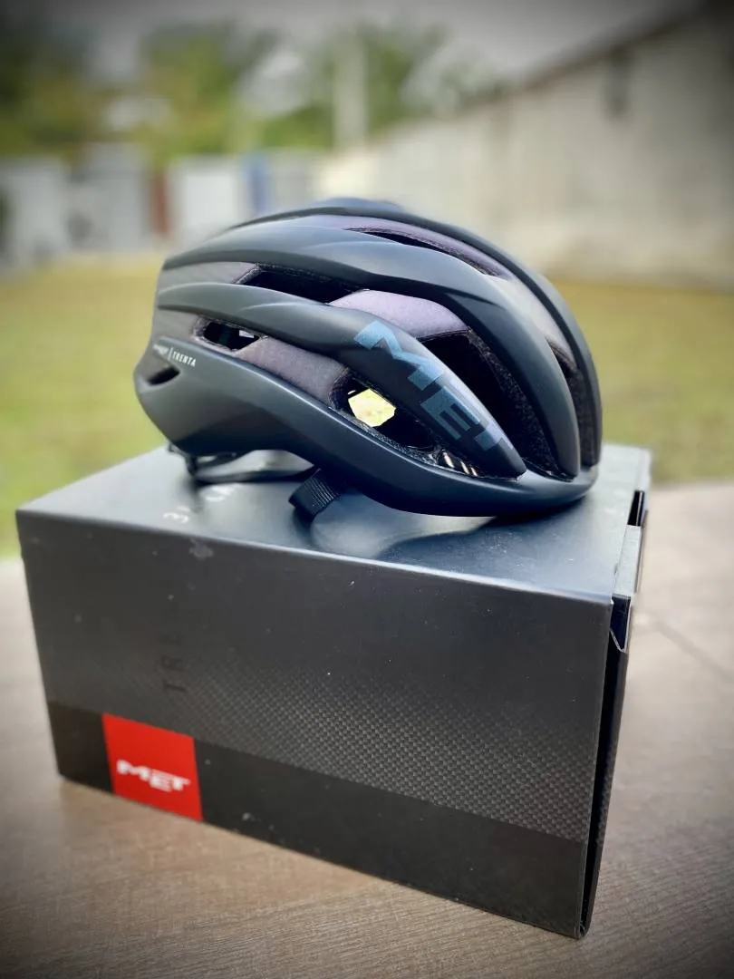 MET Trenta 3K Carbon Helmet (top model)