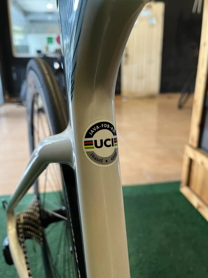 TRINITY 701 Carbon Aero