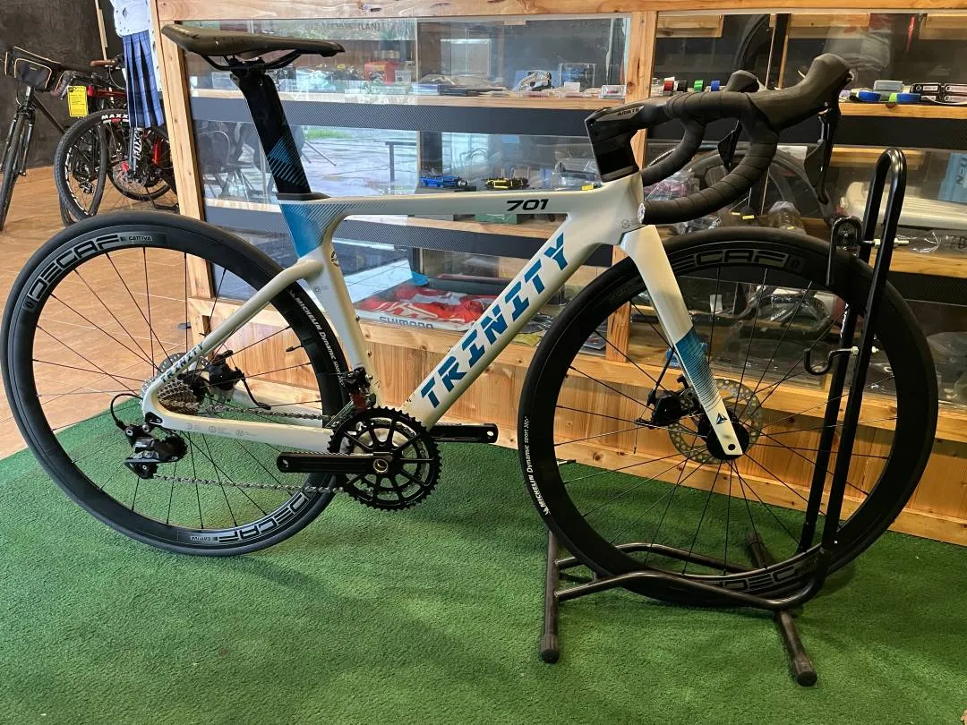 TRINITY 701 Carbon Aero