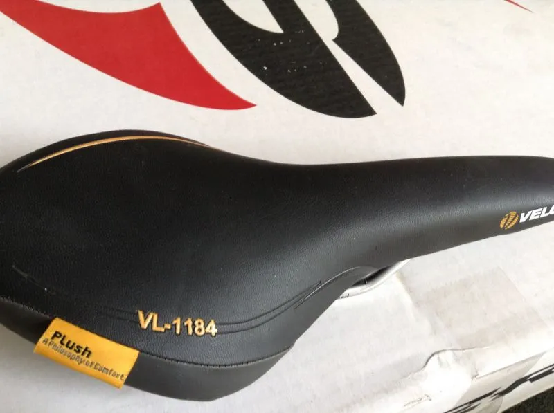 Velo Plush VL-1184 sport saddles 318g @ free pos