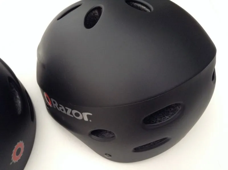 Razor 100% Safety Helmet @ free pos