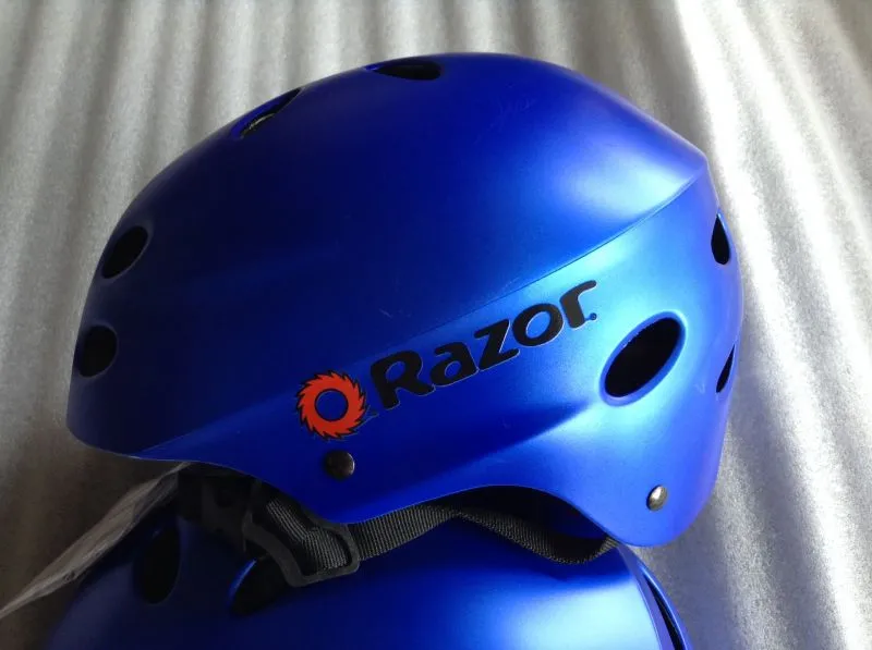 Razor 100% Safety Helmet @ free pos