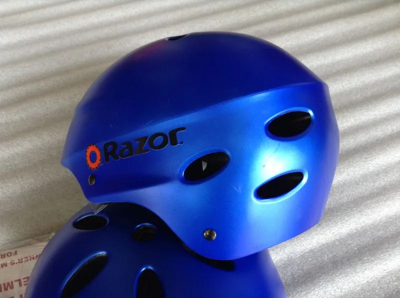 Razor 100% Safety Helmet @ free pos