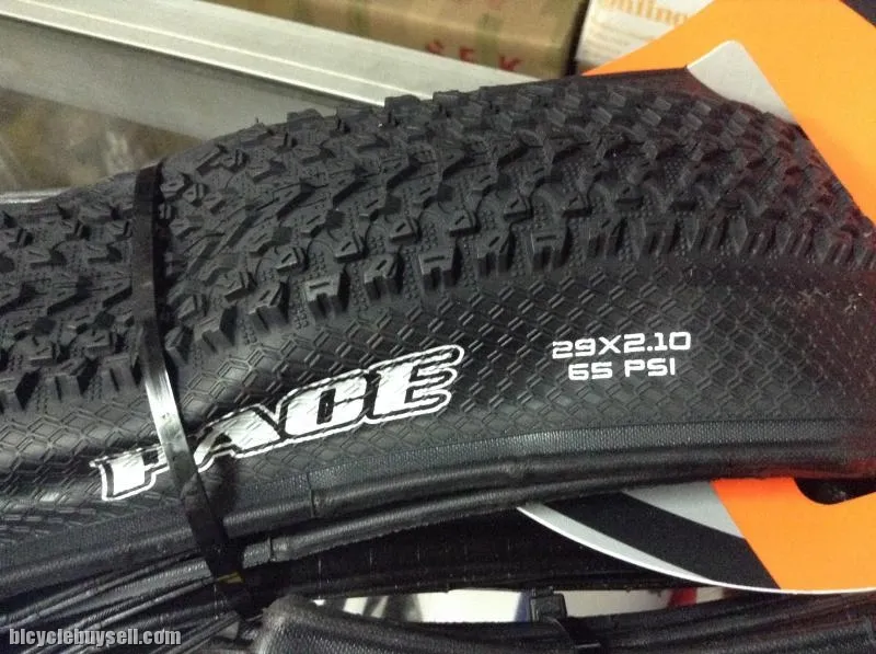 Maxxis Pace 29er x 2.1  / MTB Folding Bead Tires / Taiwan   (free pos w.m)