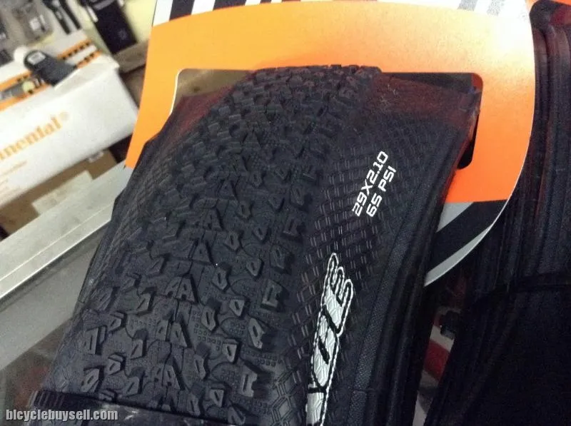 Maxxis Pace 29er x 2.1  / MTB Folding Bead Tires / Taiwan   (free pos w.m)