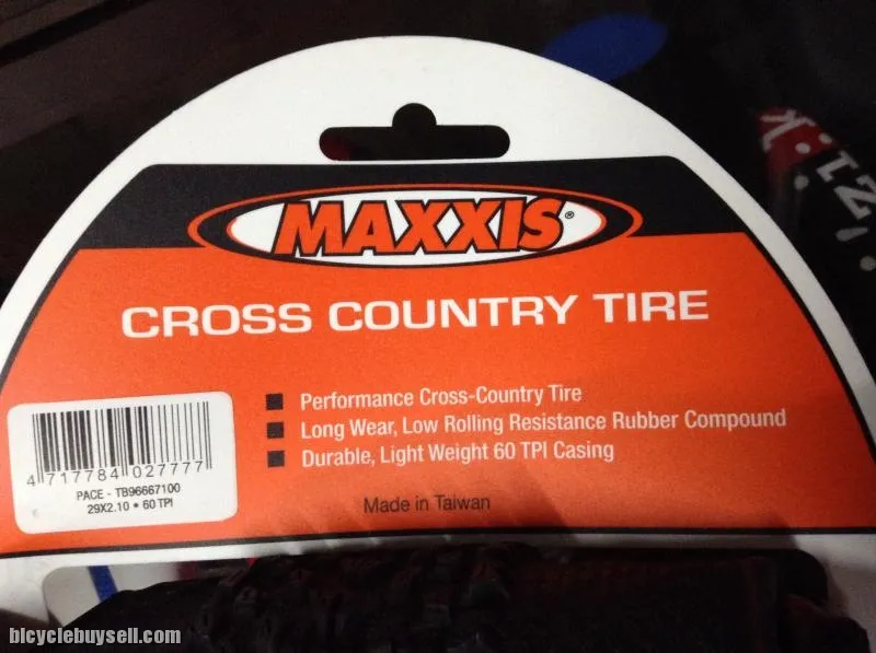 Maxxis Pace 29er x 2.1  / MTB Folding Bead Tires / Taiwan   (free pos w.m)