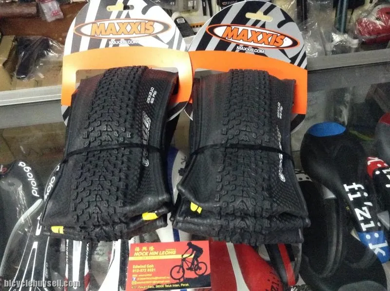 Maxxis Pace 29er x 2.1  / MTB Folding Bead Tires / Taiwan   (free pos w.m)