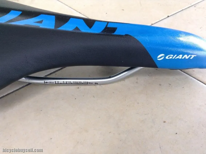 Giant Sport Slim Saddles SR -- free courier