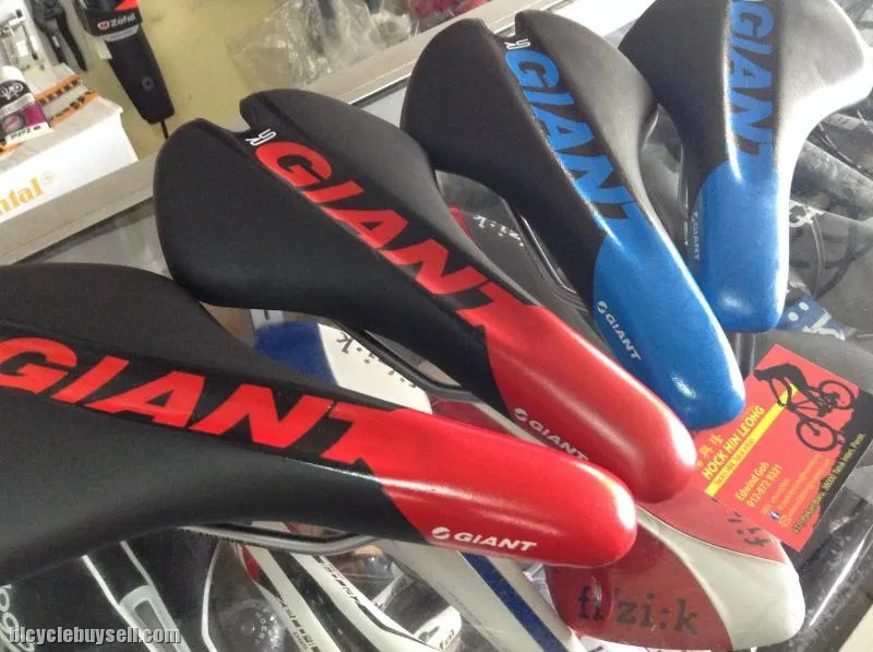 Giant SR saddle  (free pos w.m)