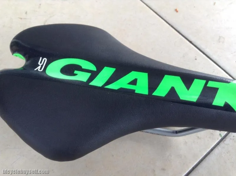 Giant Sport Slim Saddles SR -- free courier