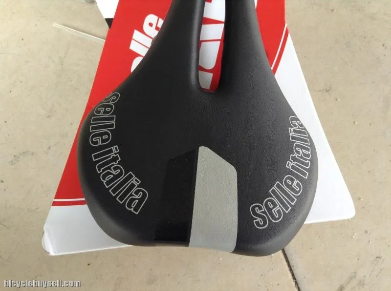 Selle Italia SL Flow Comfort Saddle 290g - Italian Design -- free courier