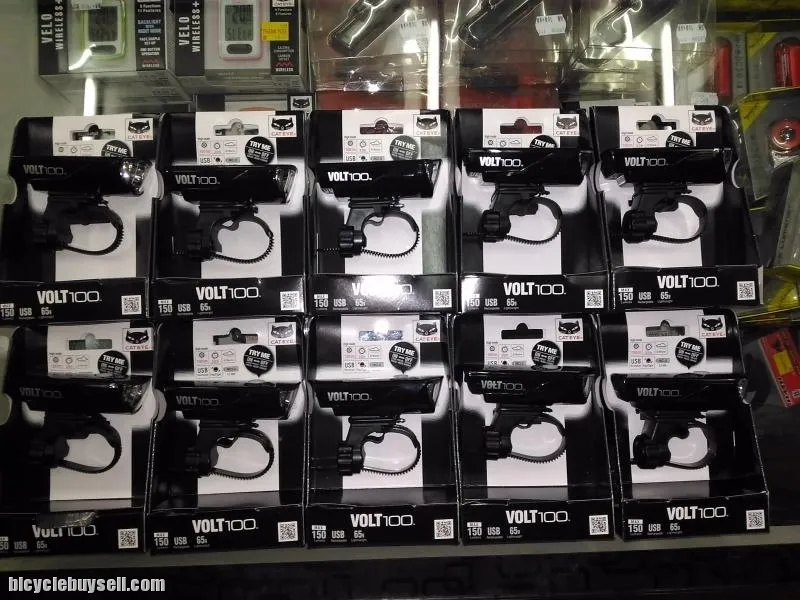 Cat Eye Volt100 Front Light (150Lumen) Brand New !!