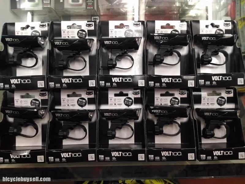 Cat Eye Volt100 Front Light (150Lumen) Brand New !!