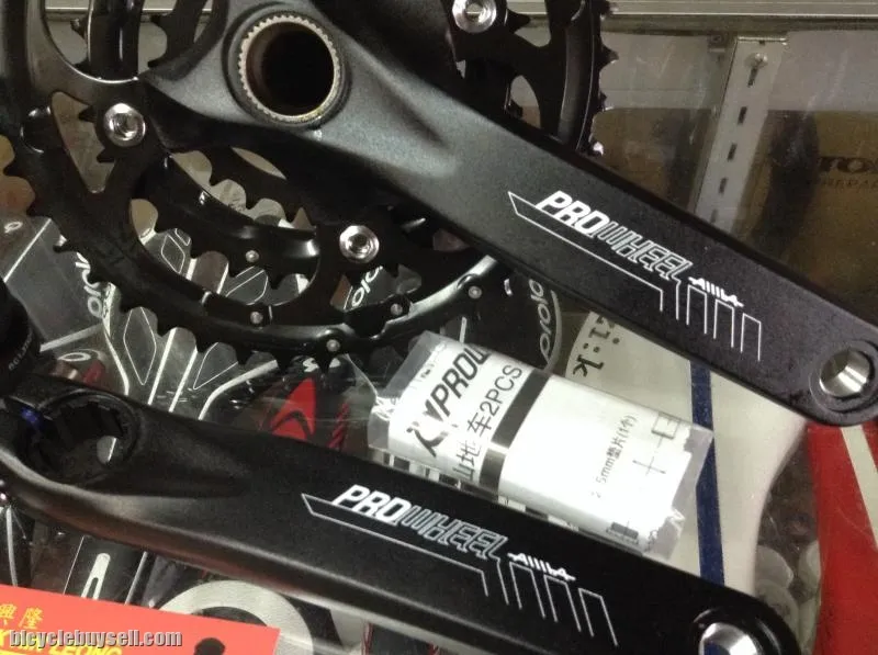 Prowheel XC Pro Hollow Cranks With BB / Taiwan (free pos w.m)