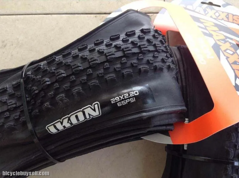 Maxxis Ikon 29er - 2.2 MTB Race Tires (Pair) Folding Bead - Taiwan Made -- free courier