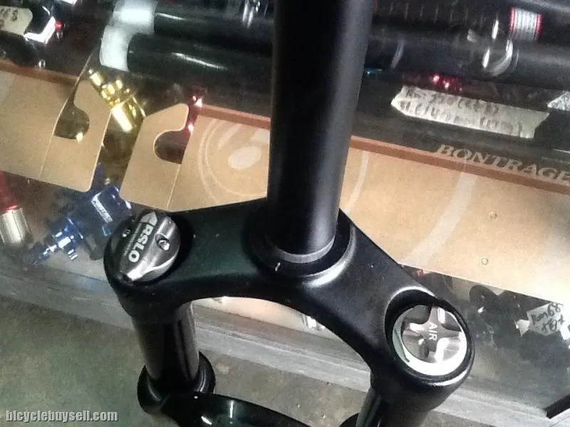 Epixon 29er Air Fork Remote Lockout - All Black - QR/100mm / Latest Model (free pos w.m)