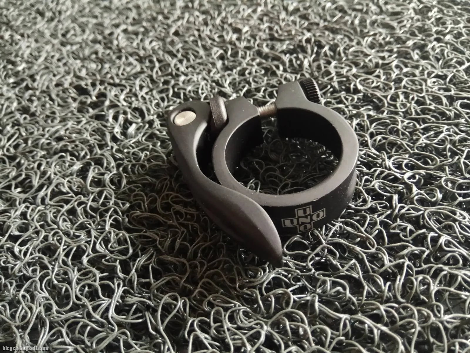 Uno Seatpost Clamps 35mm