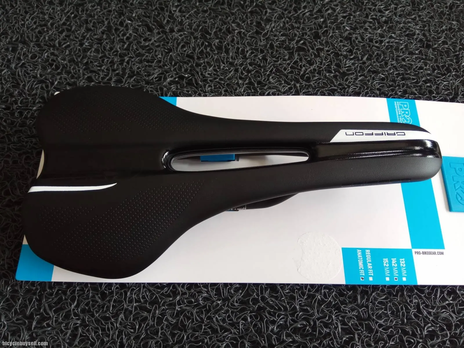 Shimano Pro Griffon AF Hollow 132mm Saddle
