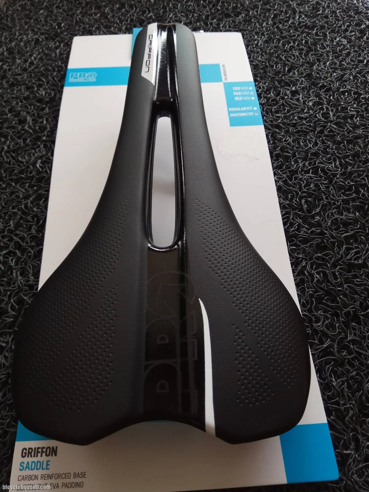 Shimano Pro Griffon AF Hollow 132mm Saddle