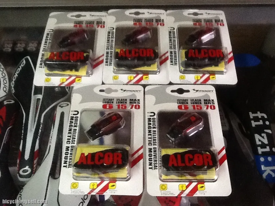 Moon Alcor Rechargeable Rear Bike Light / 15Lumens  (free pos w.m)