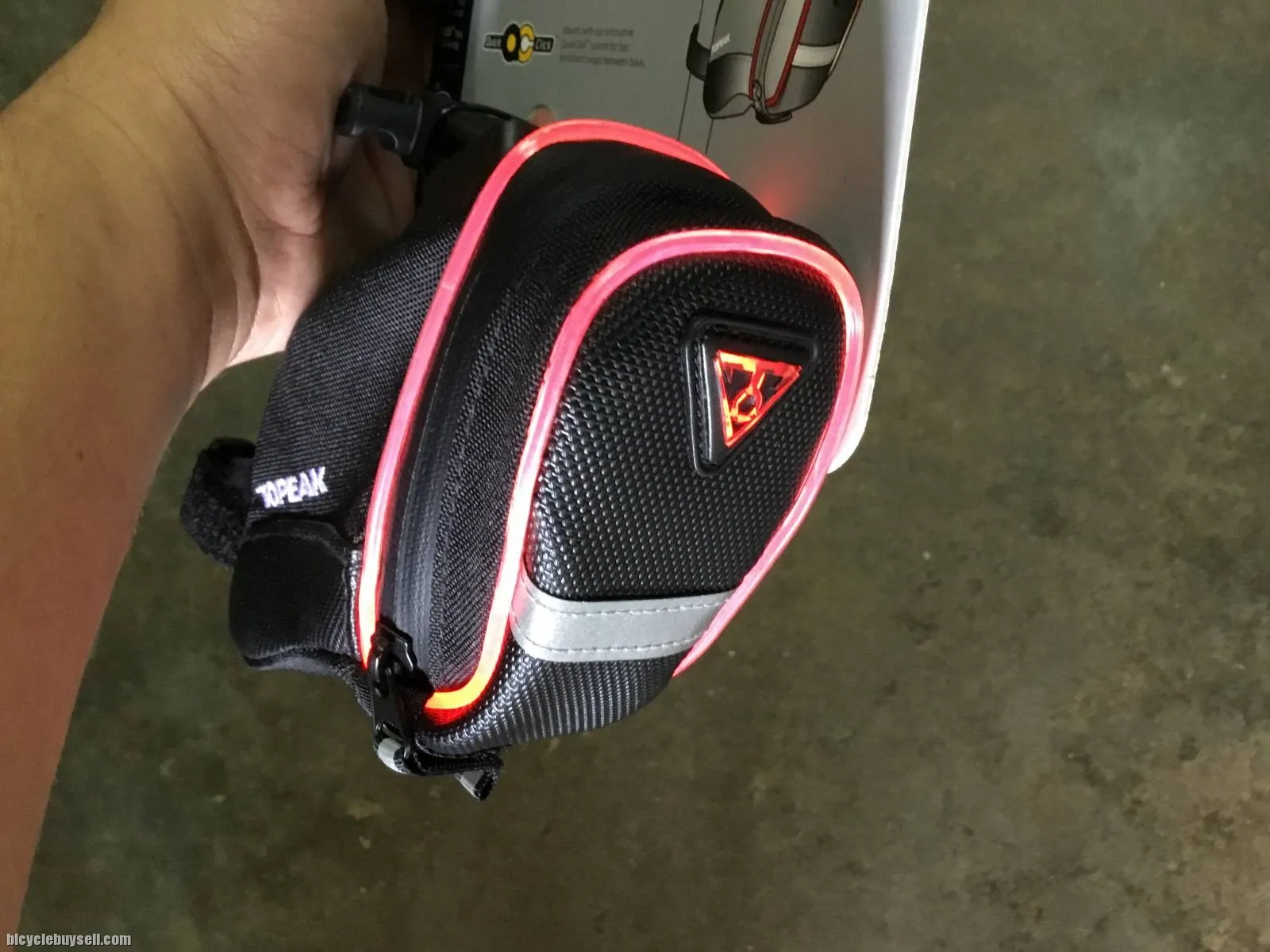 Topeak Aero Wedge IGlow With Light Saddles Bag - Size S -- free courier