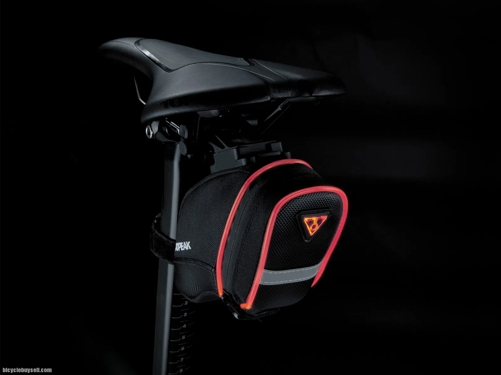 Topeak Aero Wedge IGlow With Light Saddles Bag - Size S -- free courier