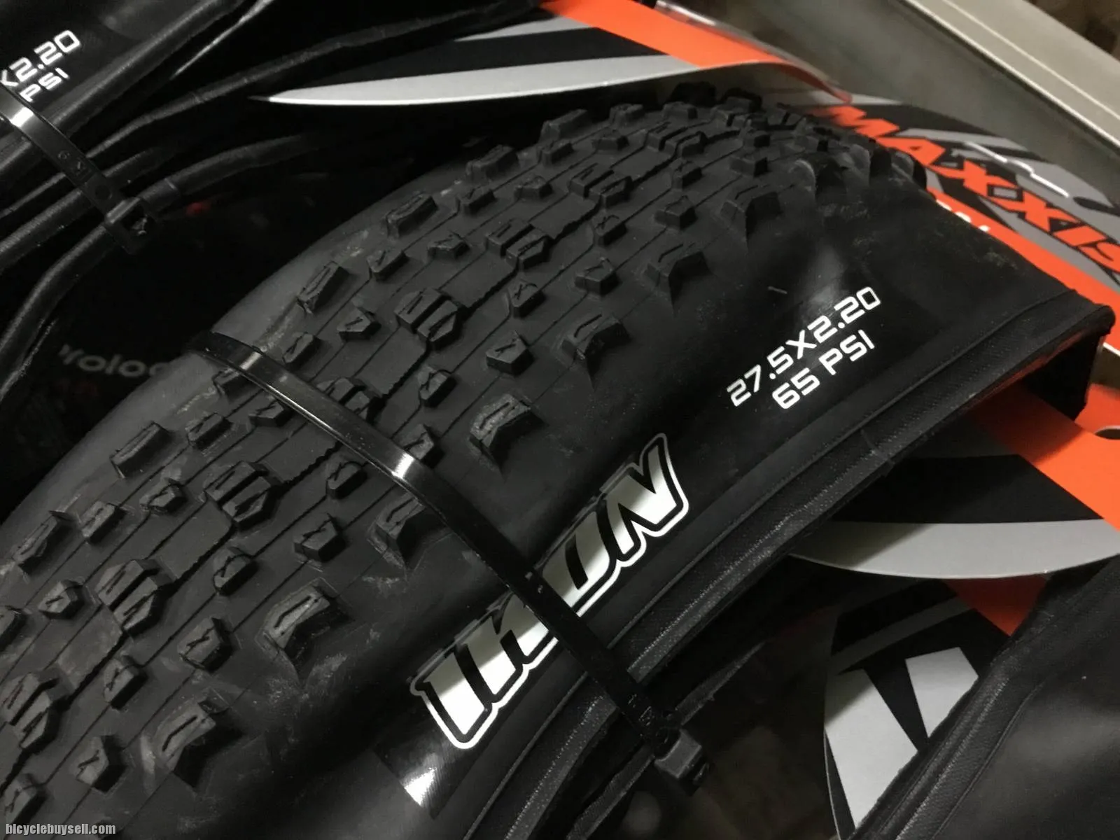 Maxxis Ikon 27.5"-2.2 / Folding Tires / 1set  Taiwan (free pos w.m)