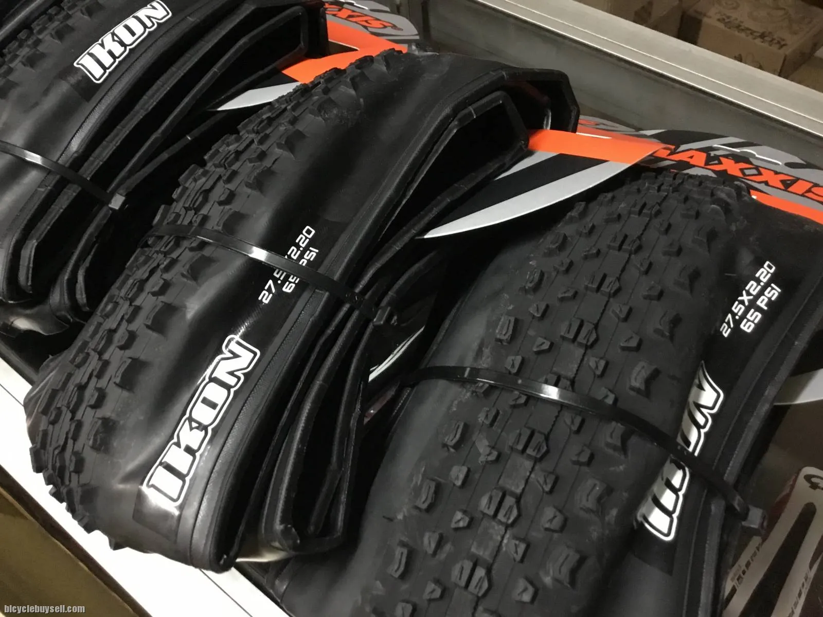 Maxxis Ikon 27.5"-2.2 / Folding Tires / 1set  Taiwan (free pos w.m)