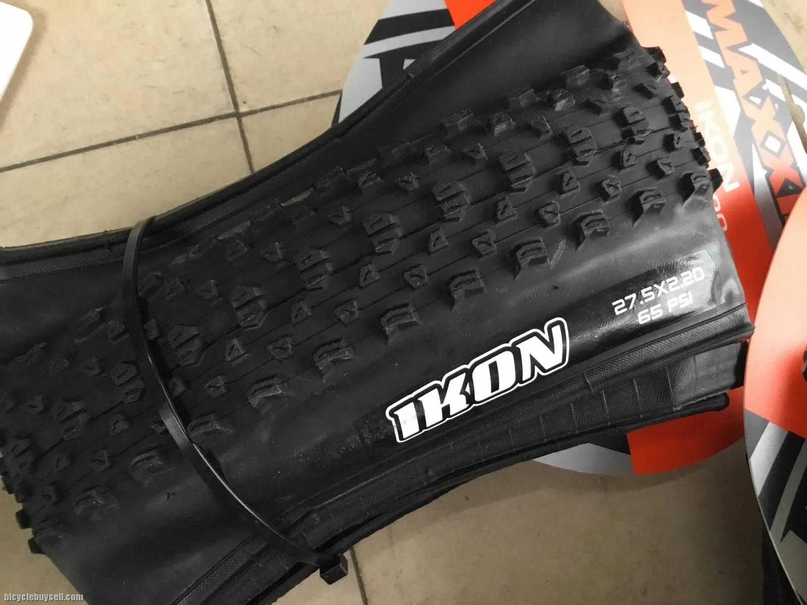 Maxxis Ikon 27.5"x2.2 MTB (1Pair) Folding Bead - Taiwan Made -- free courier