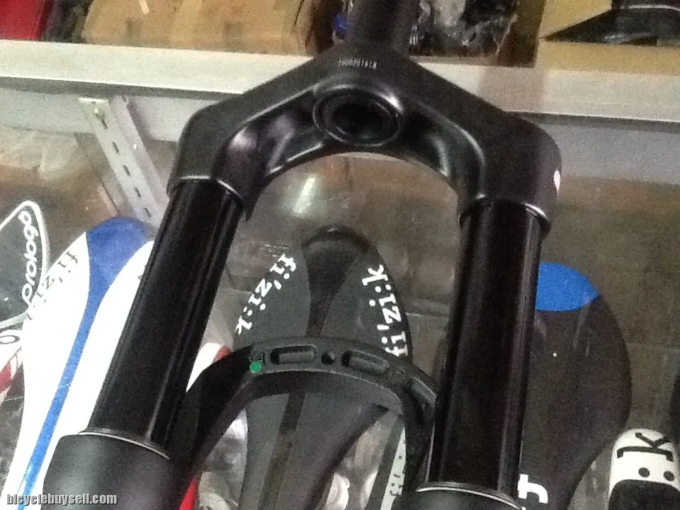 Epixon XC Fork 27.5" Travel 140mm (free pos w.m) Manual Remote