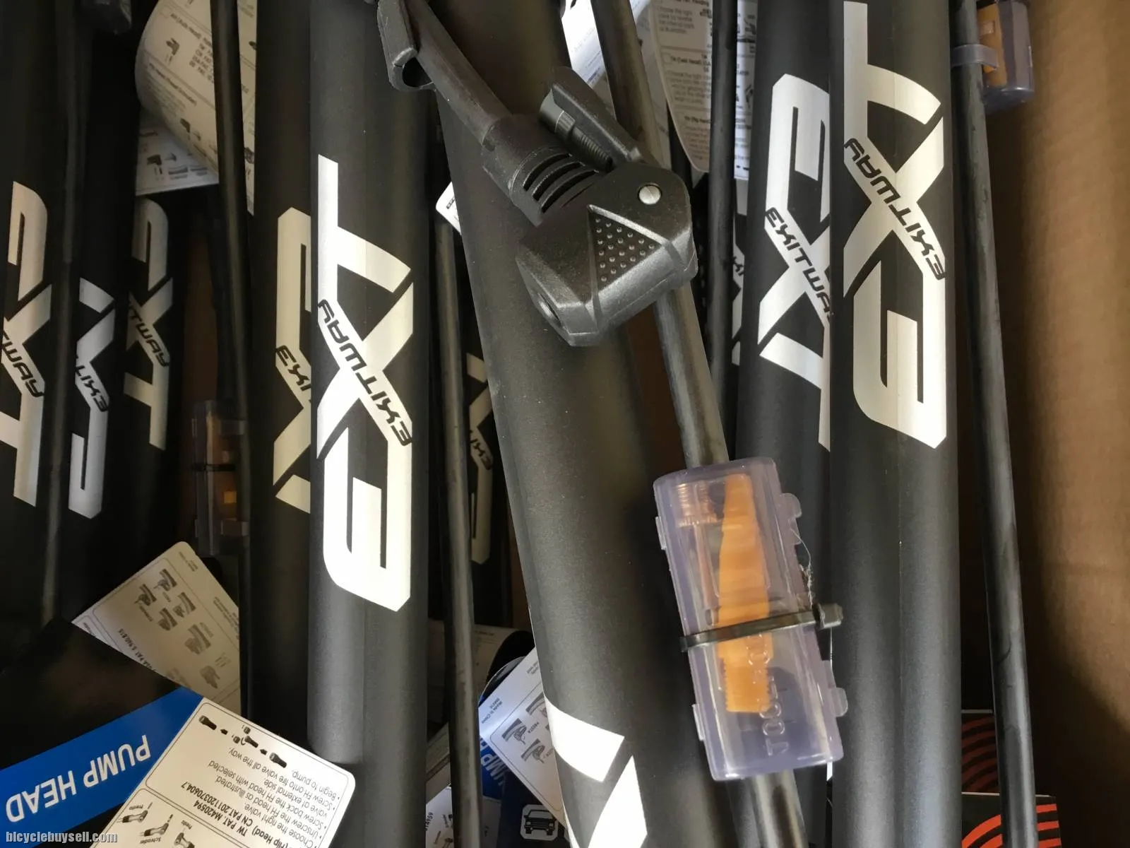 Exitway Multi Purpose Floor Pump | High Pressure/Volume (Road/MTB) @ free pos