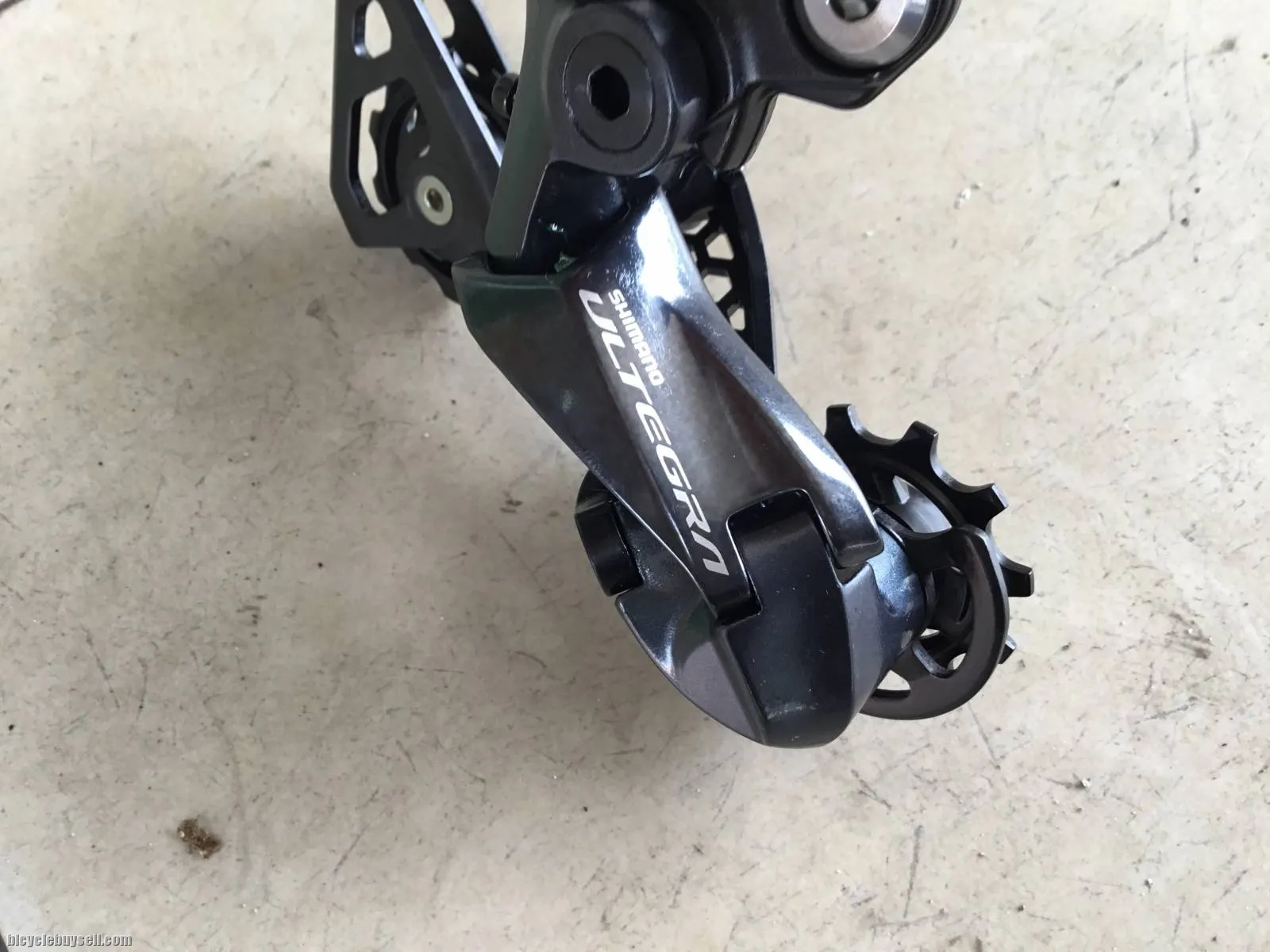 Shimano Ultegra R8000 GS Rear Deraileur - Long Cage for 36T  --  Free courier