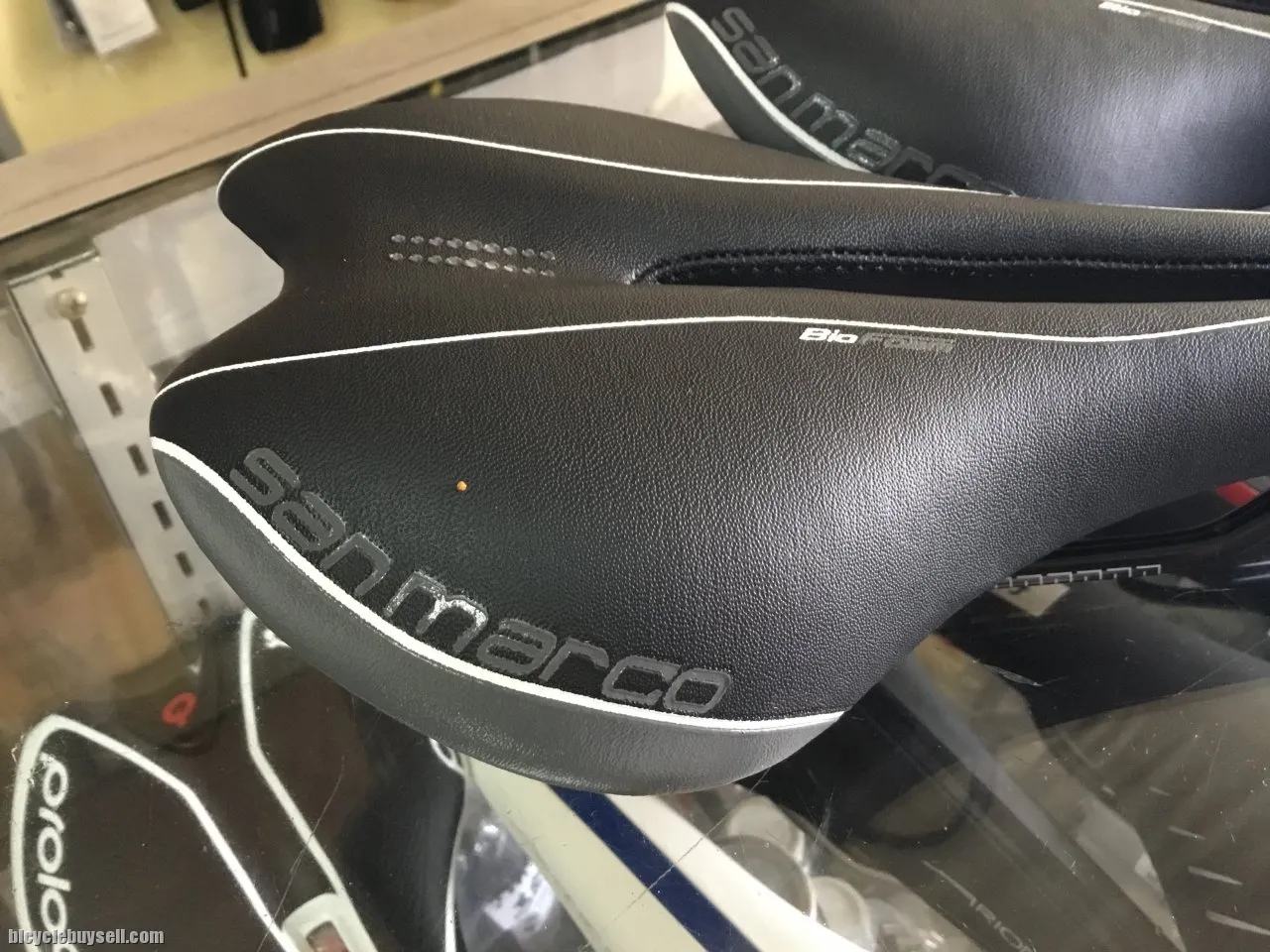 Selle San Marco Era Dynamic Narrow Saddles / Flow Design (free pos w.m)