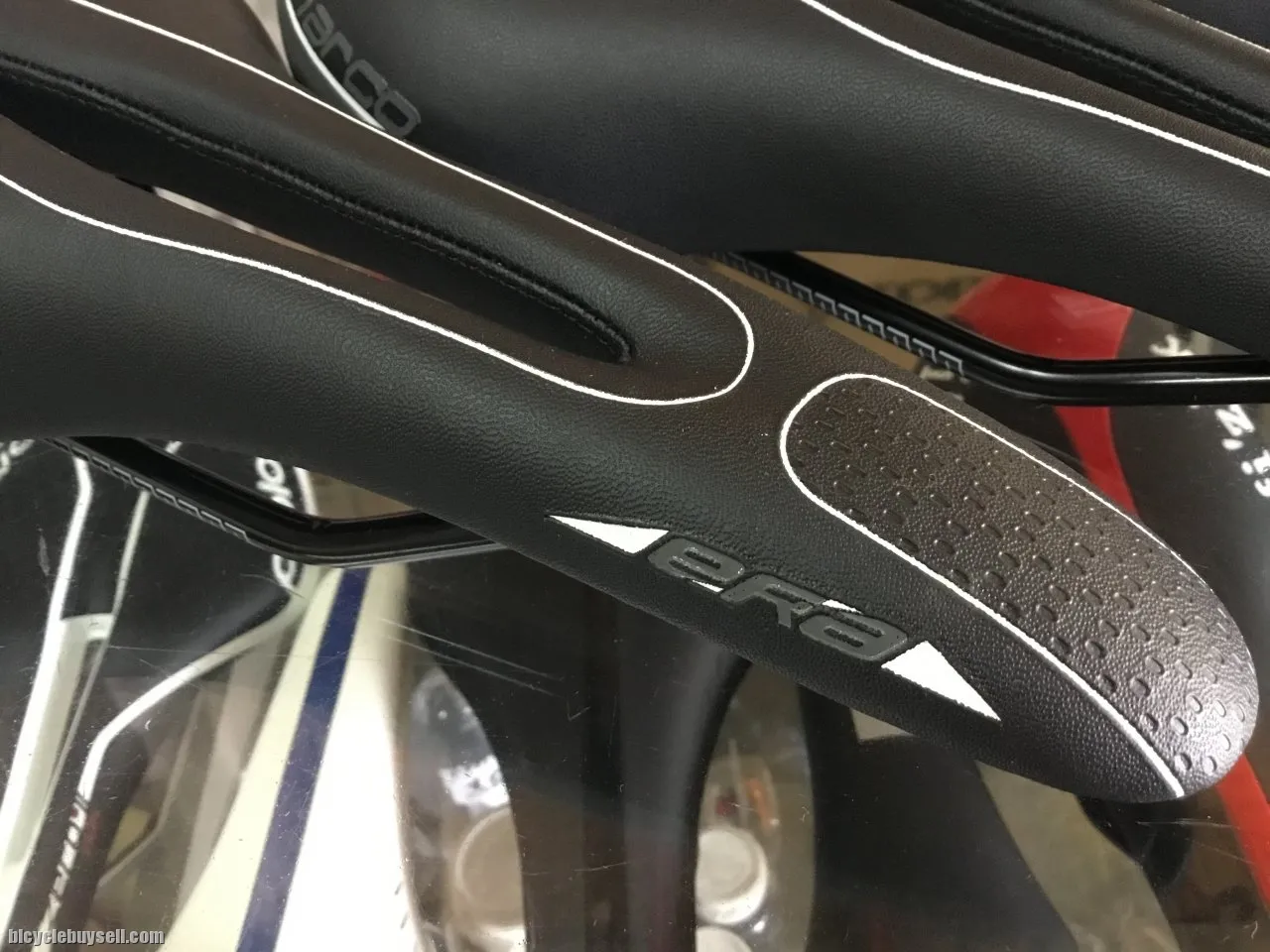 Selle San Marco Era Dynamic Narrow Saddles / Flow Design (free pos w.m)